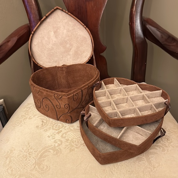 Like new Brighton suede 3-tier jewelry box in EUC, removable trays - Picture 11 of 16